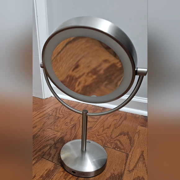 Conair Rechargeable Vanity Mirror, Nickel Used - Picture 9 of 9